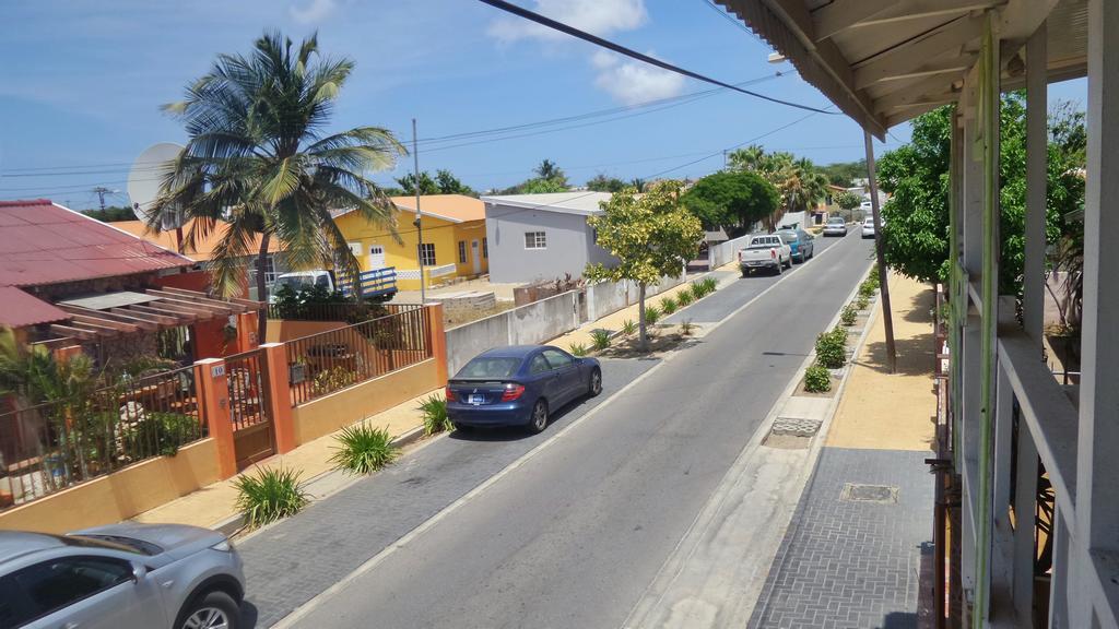 A1 Apartments Aruba Ораньестад Экстерьер фото