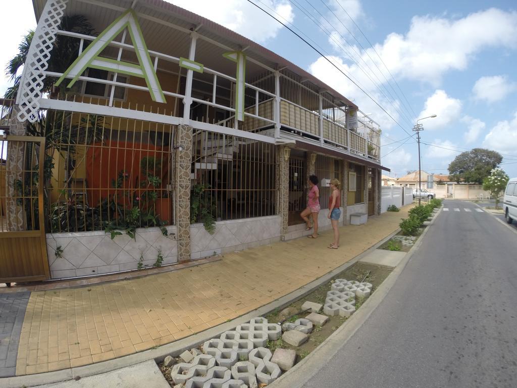 A1 Apartments Aruba Ораньестад Экстерьер фото