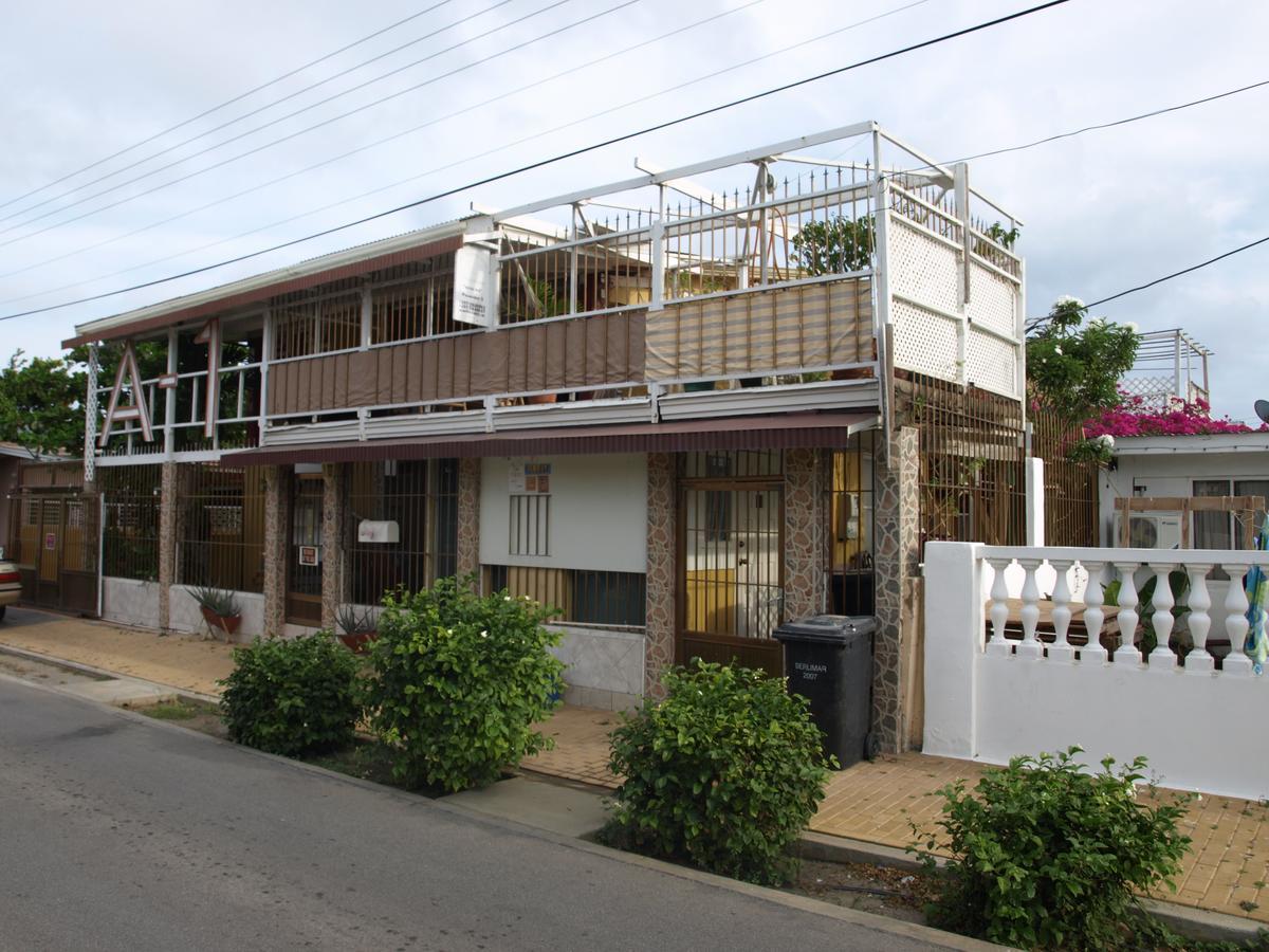 A1 Apartments Aruba Ораньестад Экстерьер фото